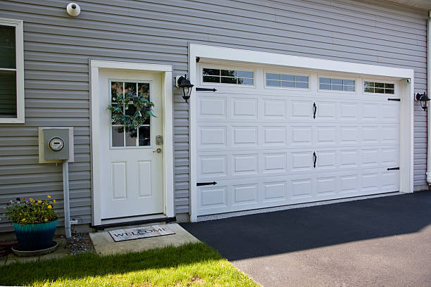 24/7 Emergency Garage Door Panel Replacement experts in Duquesne, MO
